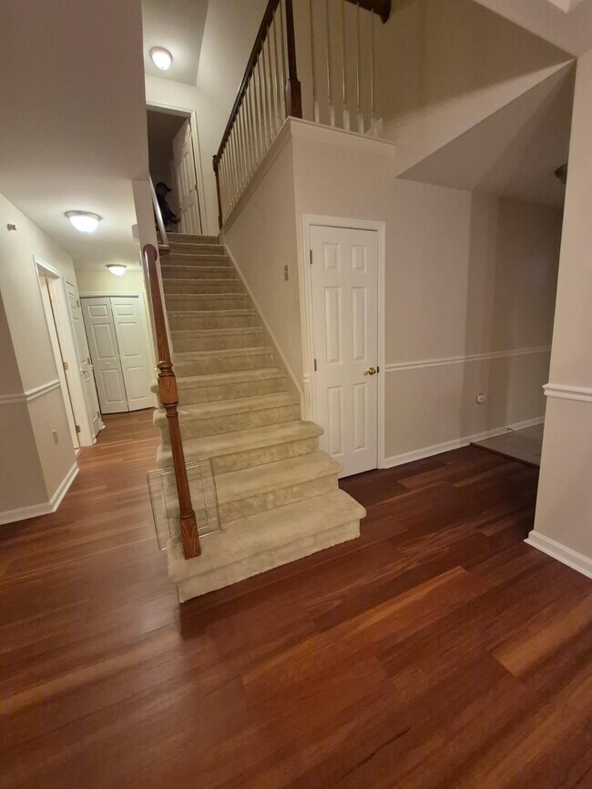 Building Photo - 1023 E Schumaker Manor Dr