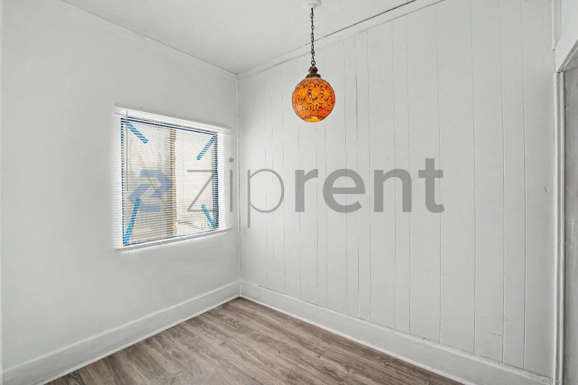 Building Photo - Unit
