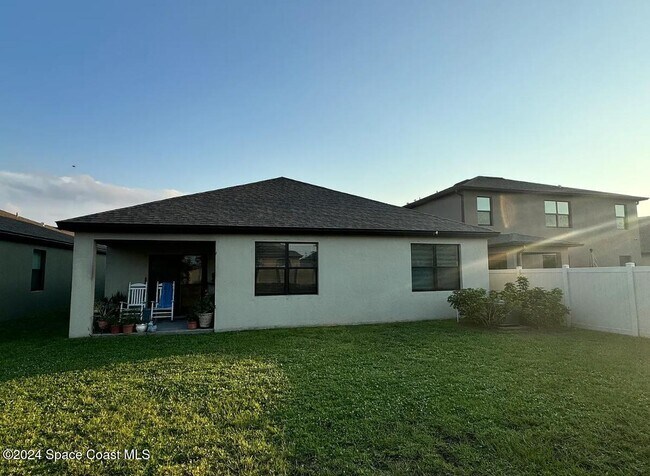 Building Photo - 428 Coyote Dr