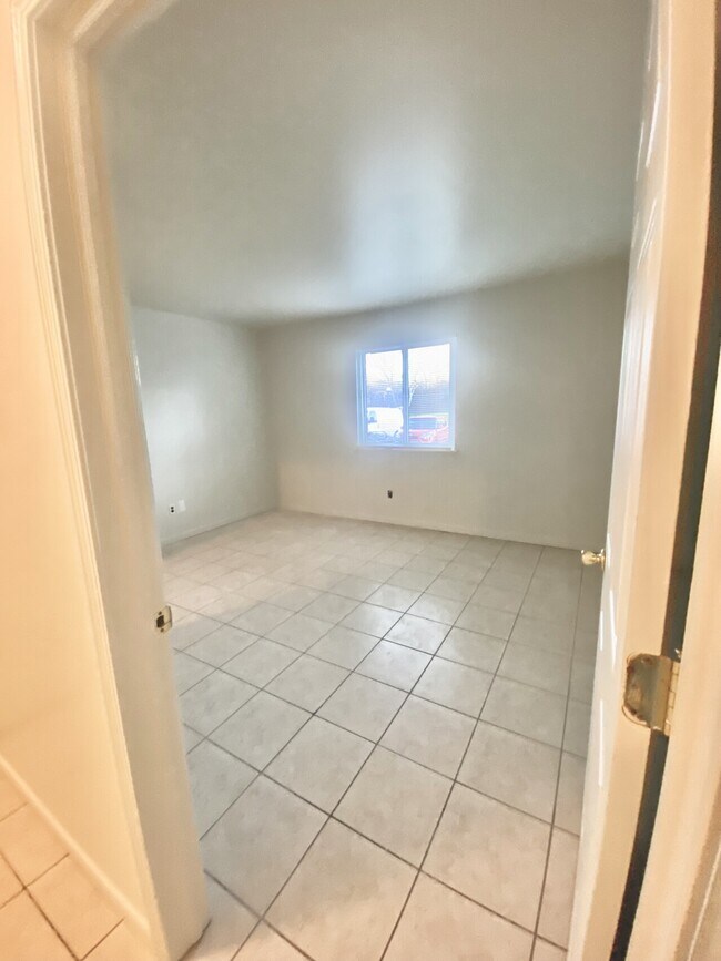 Building Photo - Clinton Condo 36A