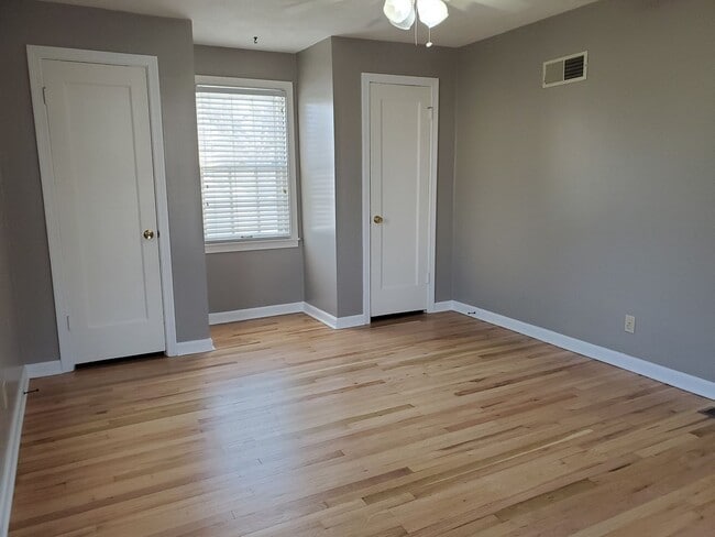 Building Photo - Gorgeous home near Westboro park.