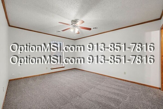 Building Photo - Charming & Spacious 2-Bed / 2-Bath Apartment in Gladstone