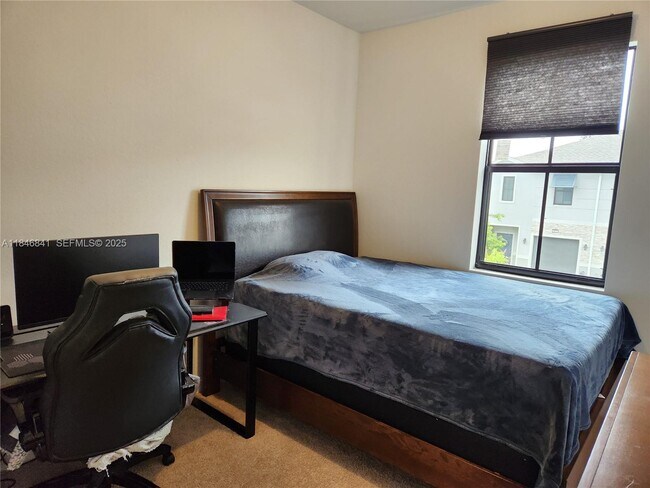 Building Photo - 880 NW 3rd Way