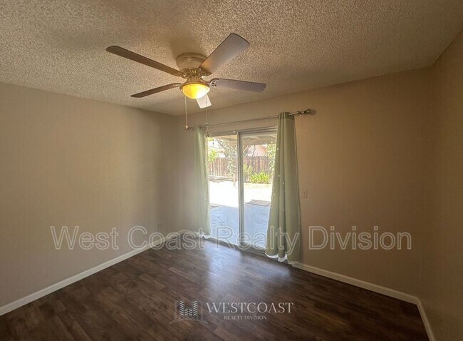 Building Photo - 627 Solano Dr
