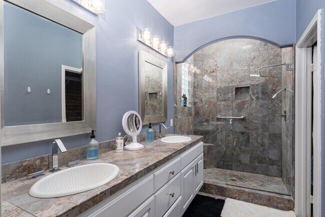 Building Photo - 29581 W Laguna Dr
