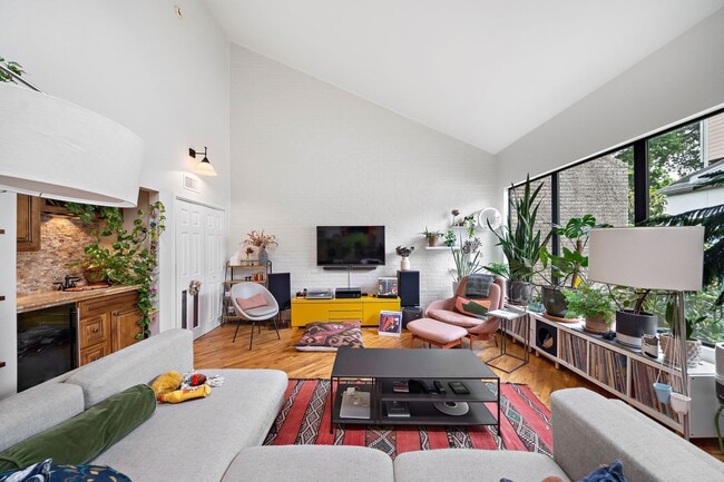 Building Photo - 3018 Baldwin St