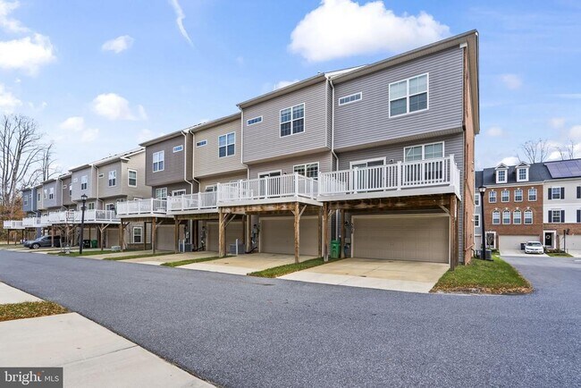 Building Photo - 3030 Mia Ln