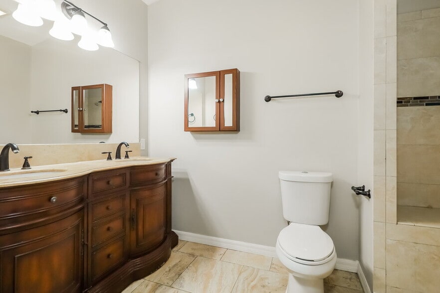 Building Photo - 7921 Eugene Dr