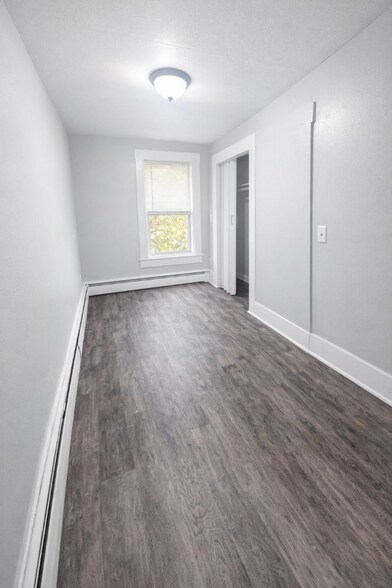 Building Photo - 37 Maple St