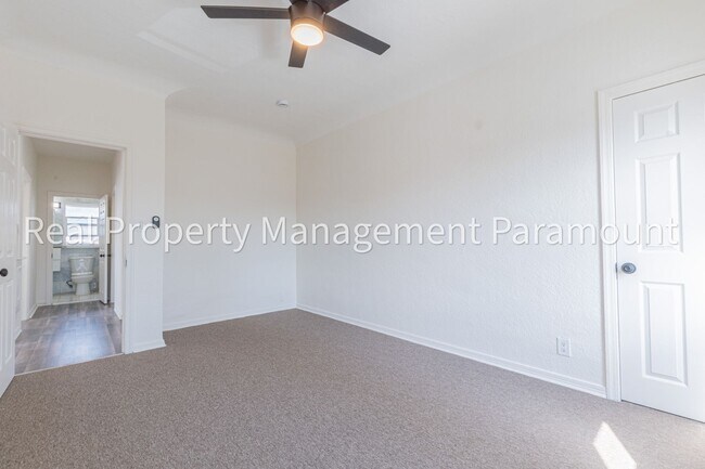 Building Photo - 2757 S Mansfield Ave