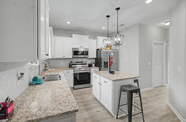 Building Photo - 18 Sunflower Cir NE