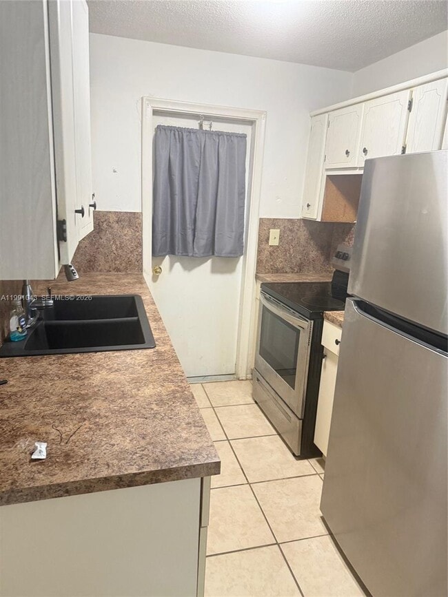 Building Photo - 1231 NW 19th Ct