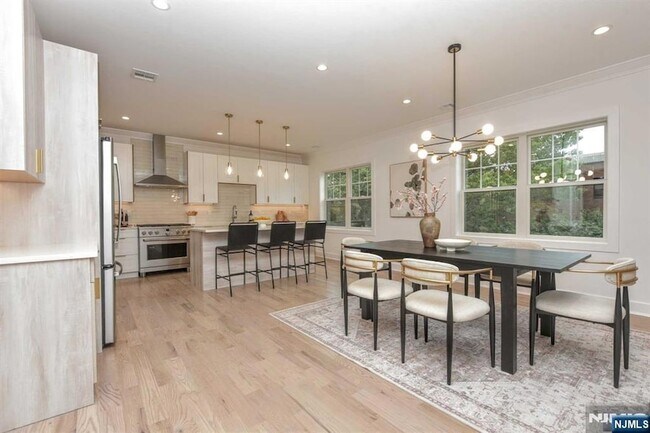 Building Photo - 120 Collignon Way
