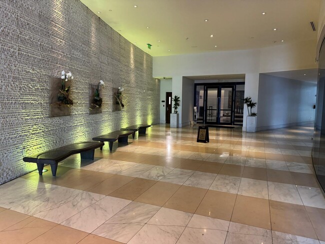 Building Photo - 200 Biscayne Blvd Way