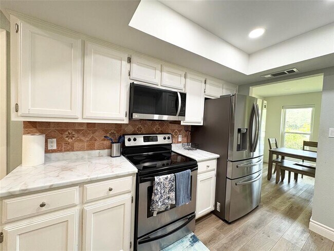 Building Photo - 1404 Cedar Park Dr