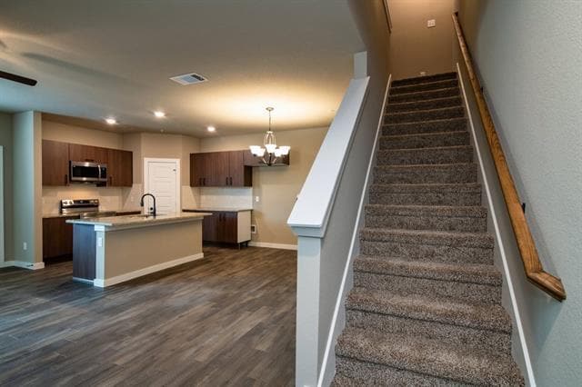 Building Photo - 611 Harvest Moon Dr