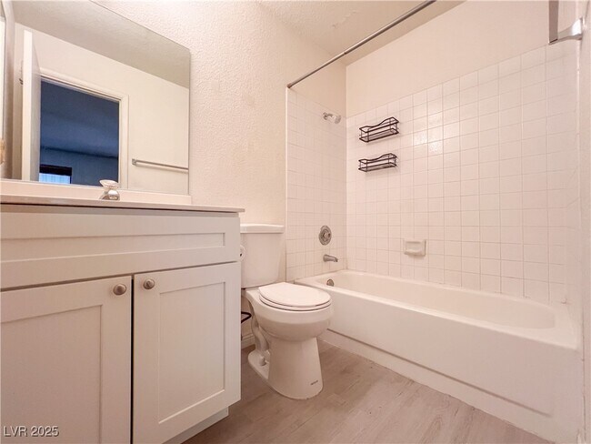 Building Photo - 2700 Baycliff Ct
