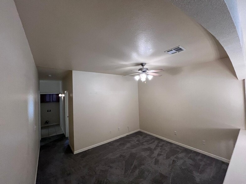 Building Photo - 3150 N Yarbrough Dr