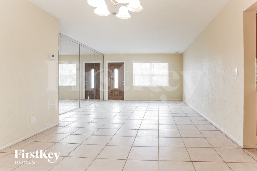 Building Photo - 9203 Southampton Pl