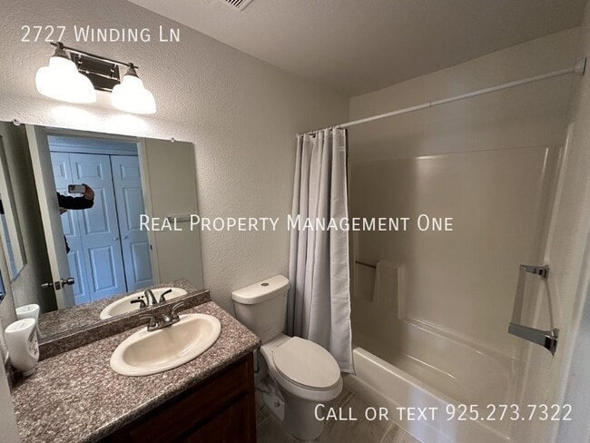 Building Photo - 2727 Winding Ln