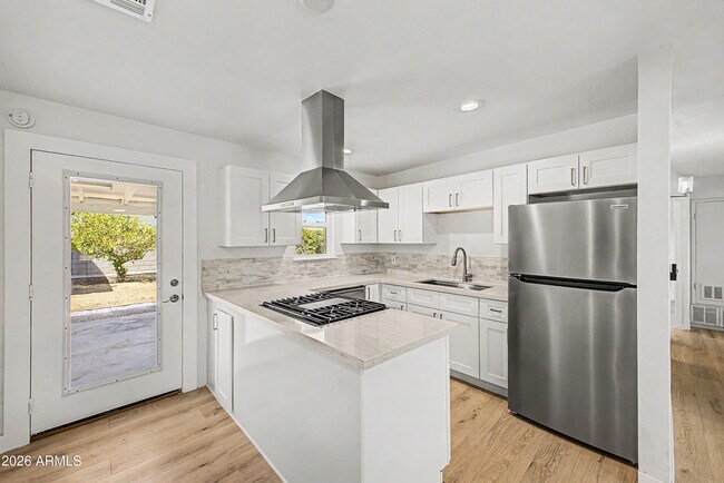Building Photo - 2526 W Orchid Ln