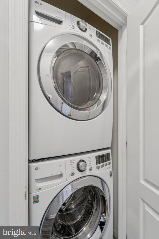 Building Photo - 5611 Hartfield Ave