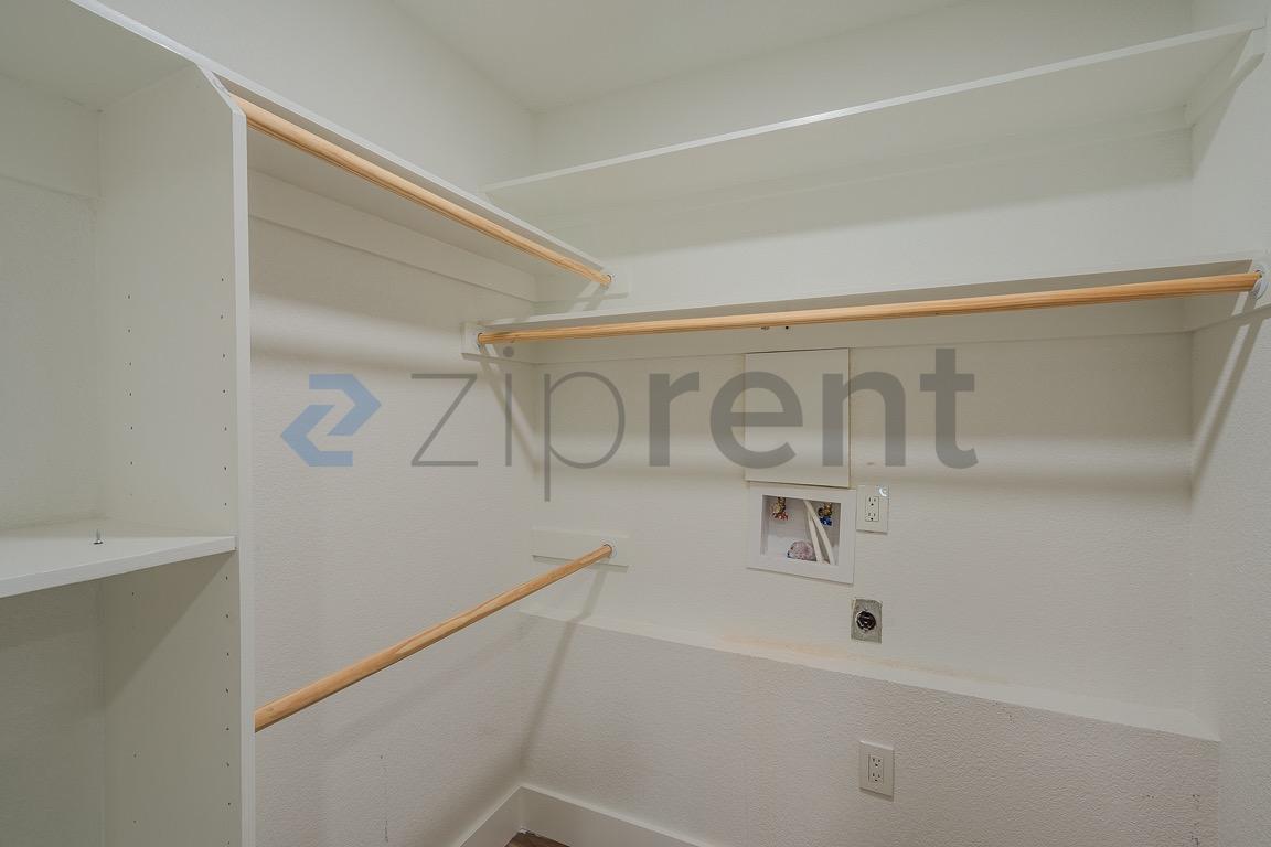 Building Photo - Unit