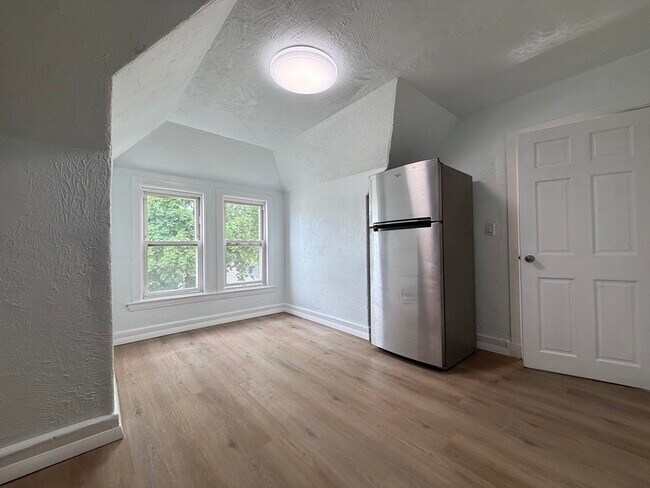 Building Photo - 3886-3888-3888 Washington St