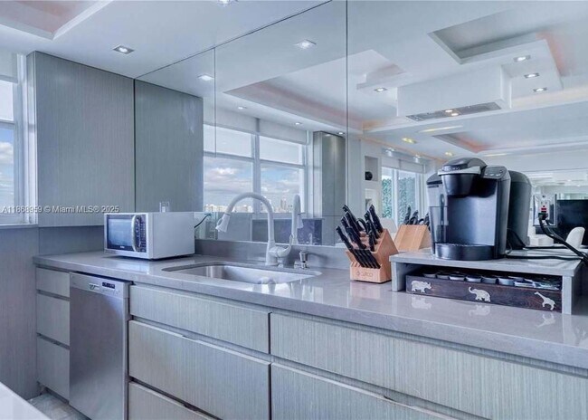 Building Photo - 401 Ocean Dr