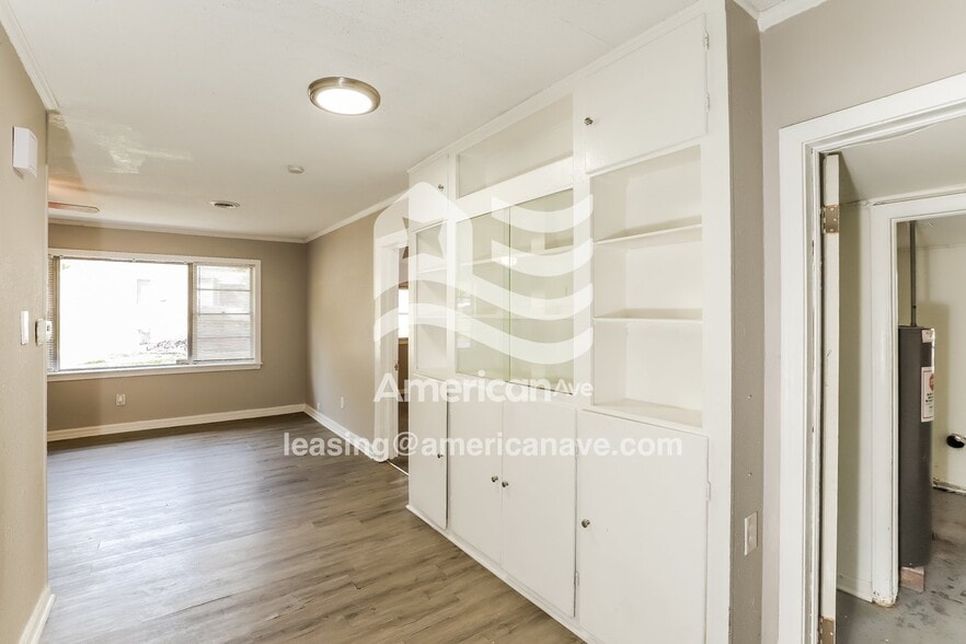 Building Photo - 7937 Park Ave