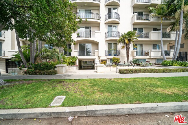 Building Photo - 1450 S Beverly Dr