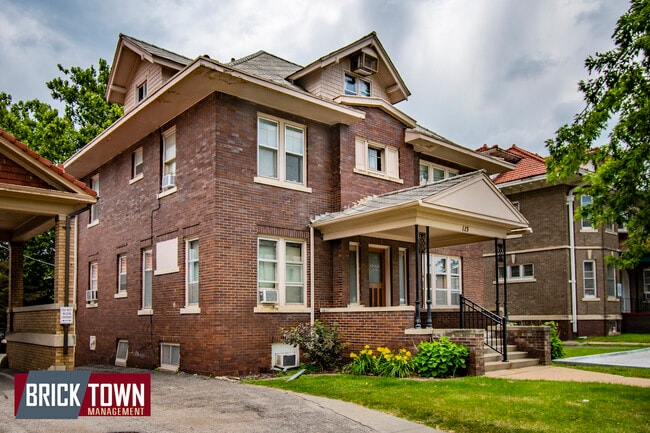 Building Photo - 115 S 38th Ave