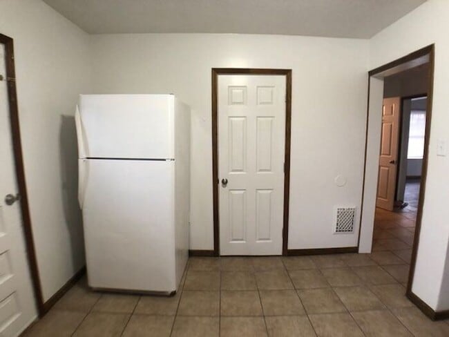 Building Photo - 3 Bedroom apartment in Niles!