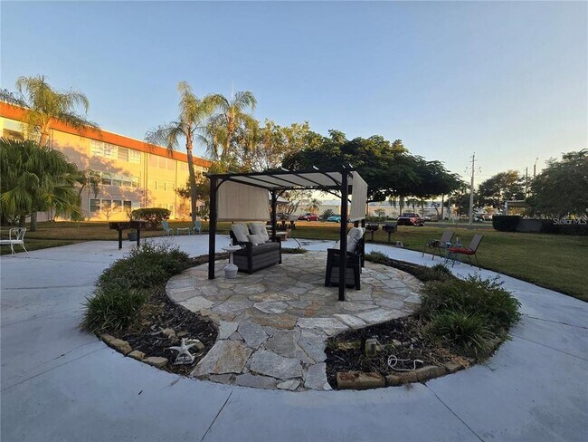 Building Photo - 211 Pasadena Ave N