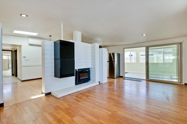 Building Photo - 2782 Sleepy Hollow Ave