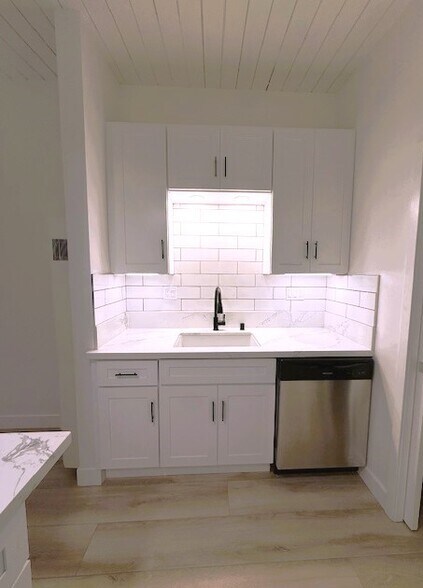 Building Photo - 2618 Voorhees Ave