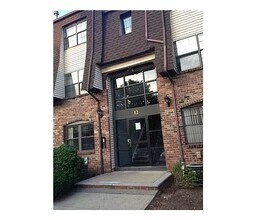 Building Photo - 1207 Green Hollow Dr