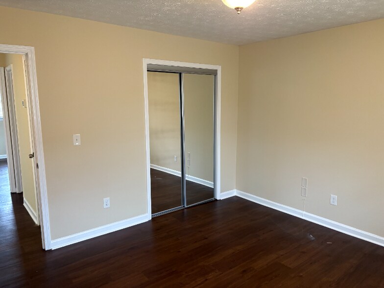 Building Photo - 525 Charleston Ln