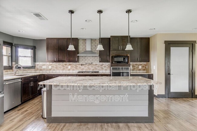 Building Photo - 112 W Mimosa Cir