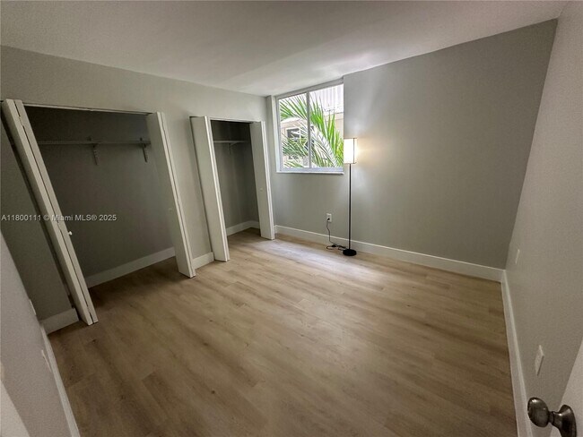 Building Photo - 10090 NW 80th Ct