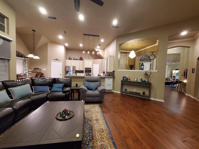 Building Photo - 3300 Glenmoor Dr