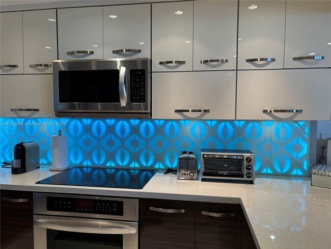 Building Photo - 9511 Collins Ave