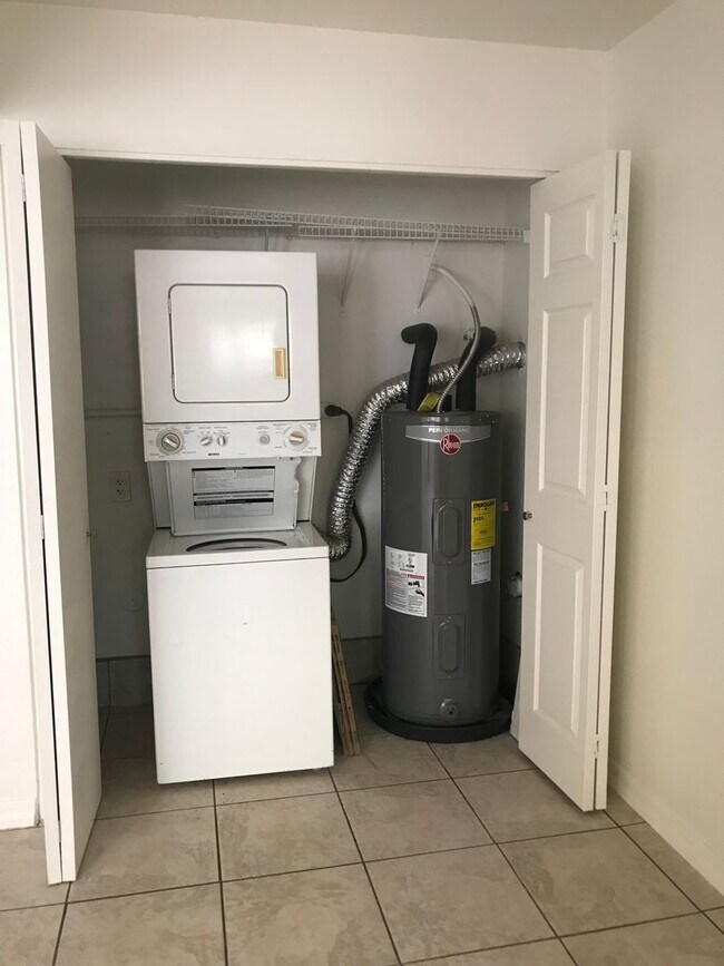 Building Photo - 1808 N 32nd St