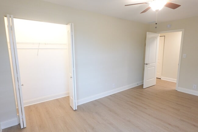 Building Photo - 3743 Country Club Ave