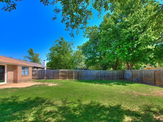 Building Photo - 929 Branchwood Dr