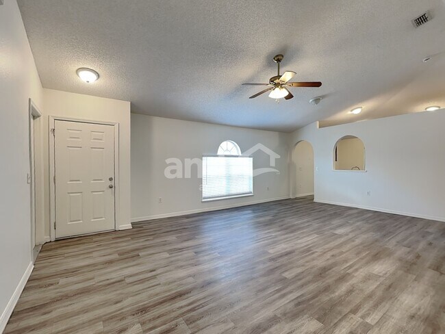 Building Photo - 3627 Gilmore Heights Rd N