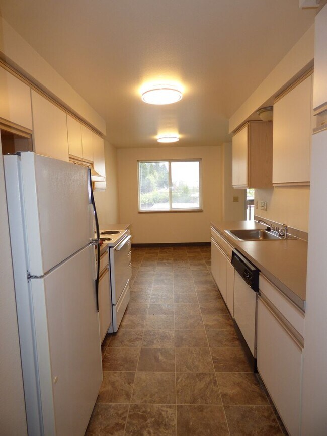 Building Photo - 1 bedroom 1 bath second level unit!
