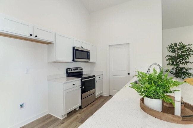 Building Photo - 5314-5316 Pinecrest