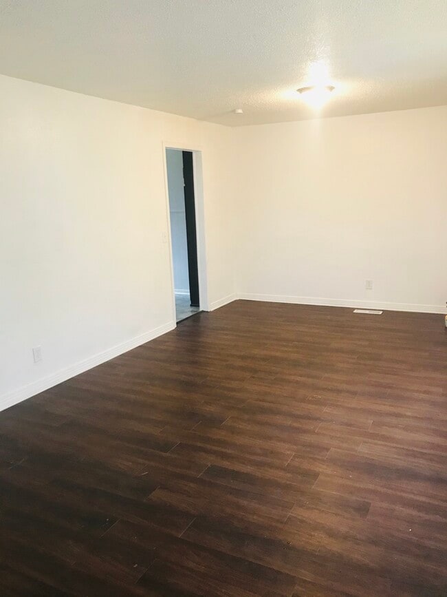 Building Photo - 1416 NE 39th St