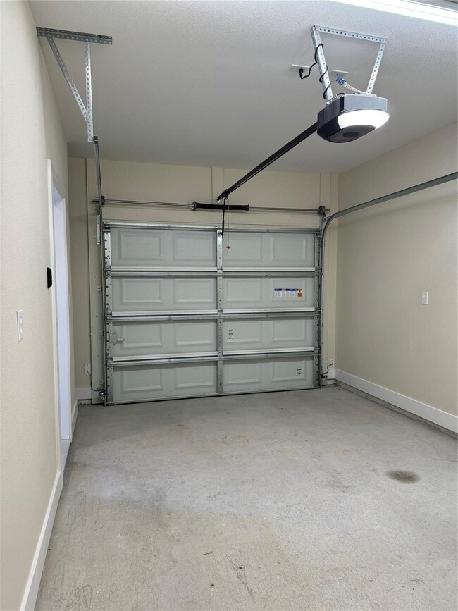 Building Photo - 8522 Viterbo Rd